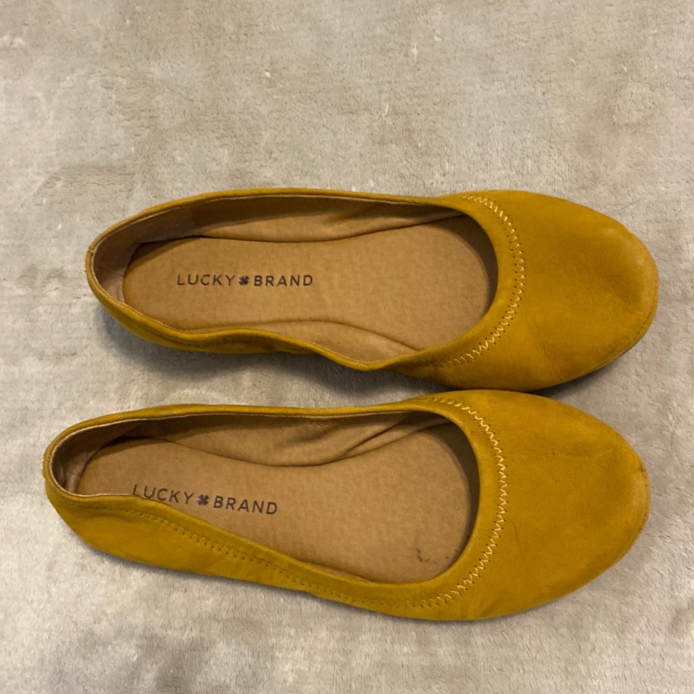Lucky brand mustard flats
